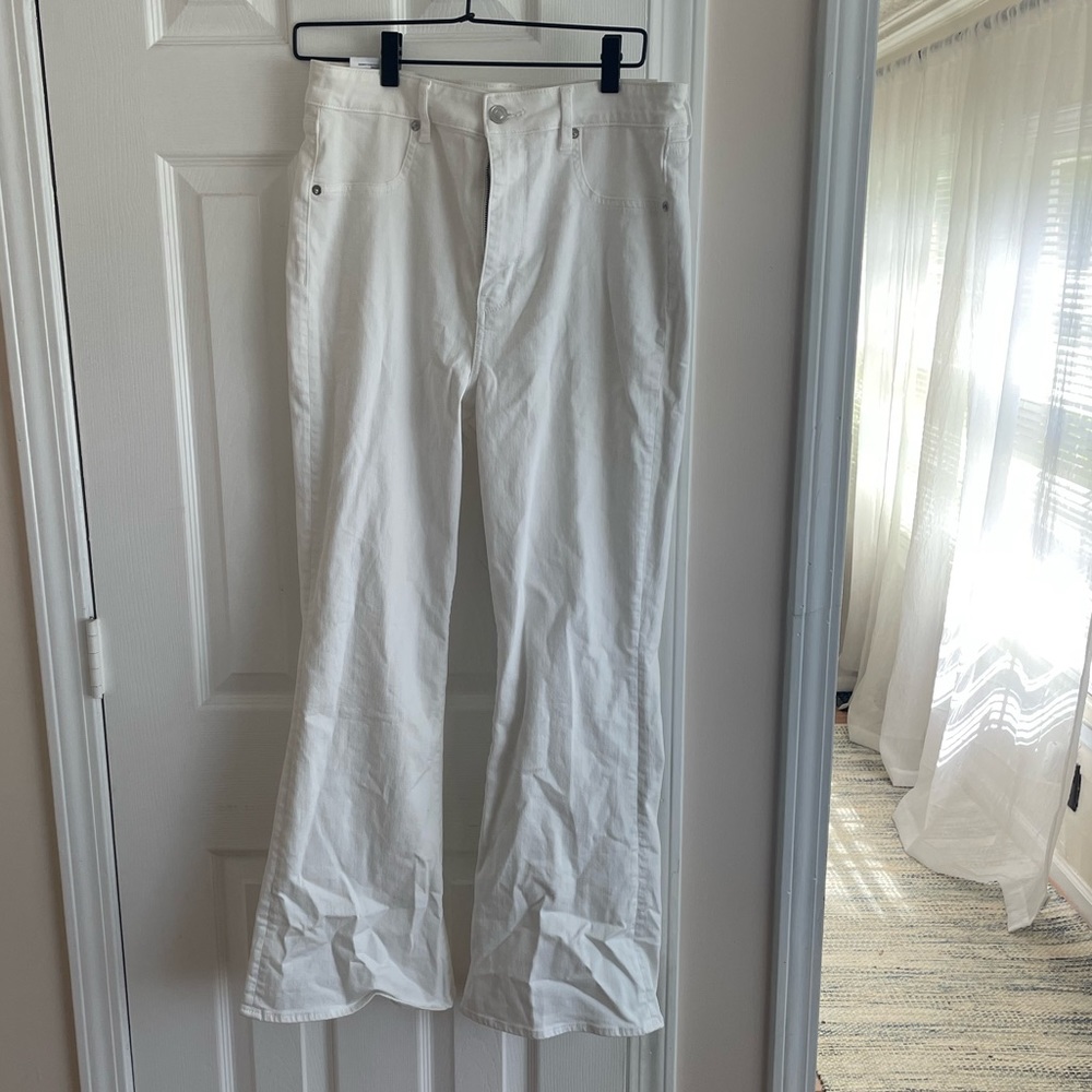 AE White Flare Jeans 12 Short